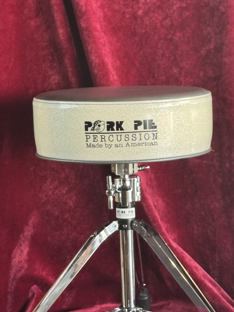 Pork Pie Percussion Round Throne - White Sparkle Side w/ Gray "Carbon" Vinyl Top
